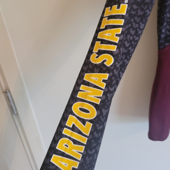 Sweatshir - Picture 2 of 3